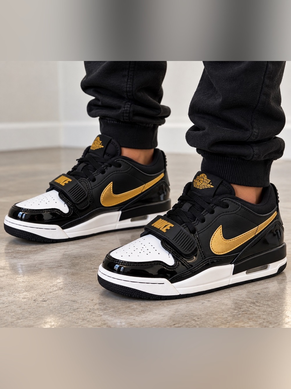 NIKE Air Jordan Legacy 312 Low Black Metallic Gold Sneakers size 4Y